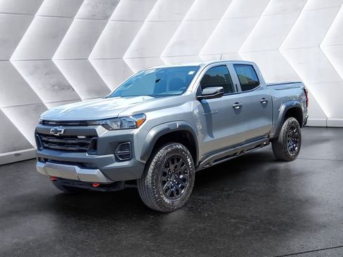 Used 2024 Chevrolet Colorado Trail Boss w/ Advanced Trailering Package AWD/4WD image 3