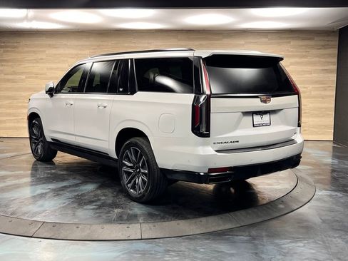 Used 2022 Cadillac Escalade ESV Sport Platinum AWD/4WD image 26