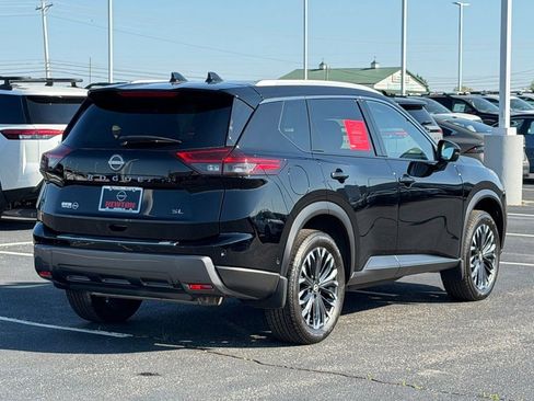 Used 2025 Nissan Rogue SL w/ Tech Package FWD image 6