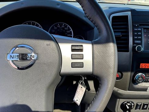Used 2017 Nissan Frontier SL w/ Moonroof Package AWD/4WD image 15