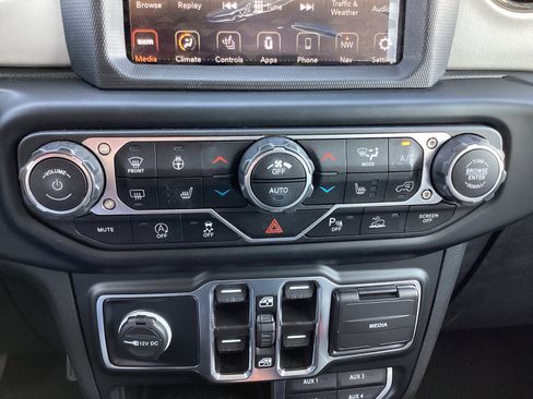 Used 2023 Jeep Gladiator Overland image 23