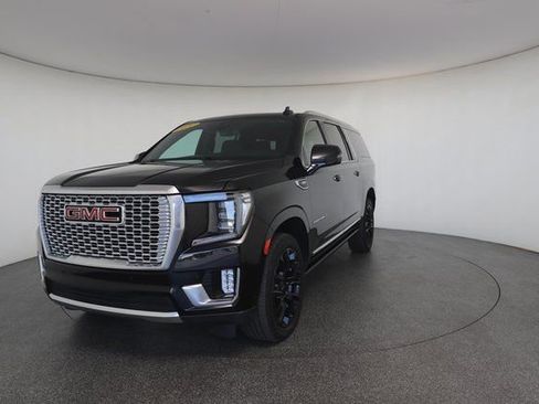 Used 2022 GMC Yukon XL Denali image 32