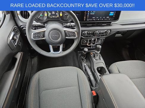 Used 2025 Jeep Wrangler Unlimited Sahara AWD/4WD image 11
