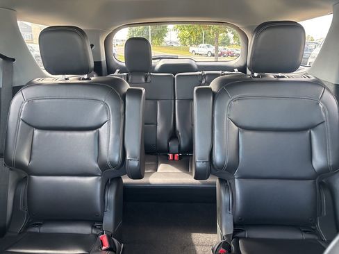 Used 2022 Ford Explorer XLT w/ Equipment Group 202A image 36