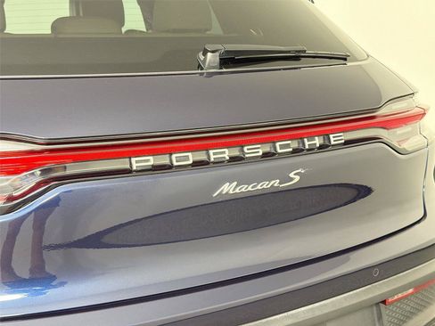 Certified 2023 Porsche Macan S AWD/4WD image 17