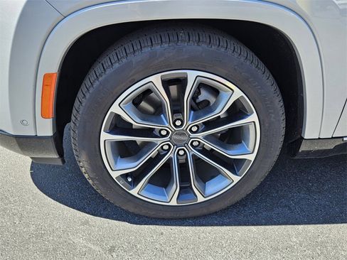 New 2024 Jeep Grand Wagoneer L Series III w/ Rear Seat Video Group 1 image 9