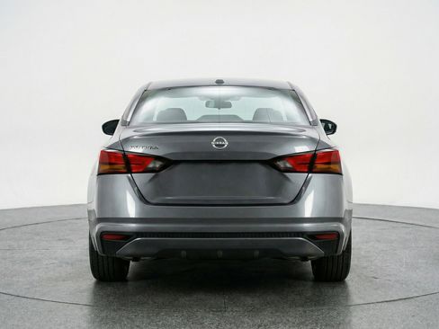 Used 2025 Nissan Altima 2.5 SV FWD image 7