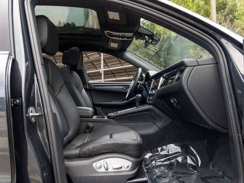 Certified 2025 Porsche Macan image 53