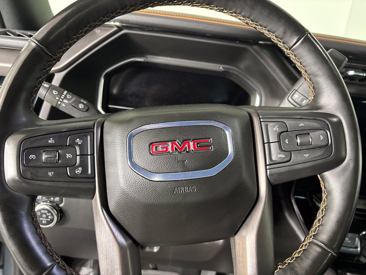 Used 2025 GMC Sierra 3500 AT4 w/ AT4 Premium Plus Package AWD/4WD image 11