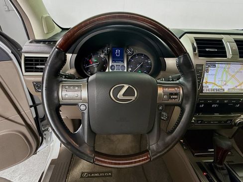 Used 2016 Lexus GX 460 w/ Premium Package AWD/4WD image 12