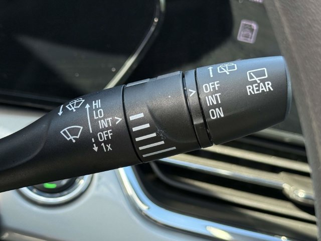 Used 2026 Chevrolet Trax LT FWD image 23