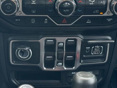 Used 2023 Jeep Wrangler Unlimited Sport AWD/4WD image 6
