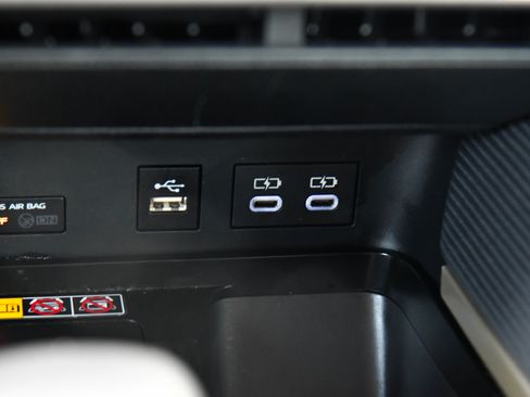 Used 2025 Toyota Camry SE image 28