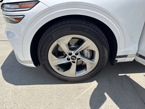 Certified 2026 Genesis GV70 2.5T Advanced AWD/4WD image 27