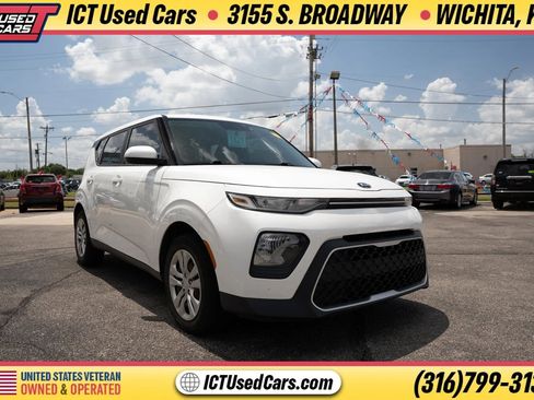 Used 2021 Kia Soul LX FWD image 4