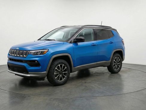Used 2025 Jeep Compass Trailhawk AWD/4WD image 3