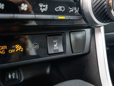 Used 2019 Toyota RAV4 XLE w/ Convenience Package FWD image 29