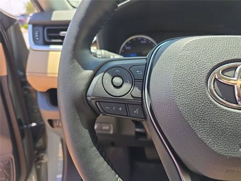 Used 2021 Toyota RAV4 XLE Premium AWD/4WD image 33