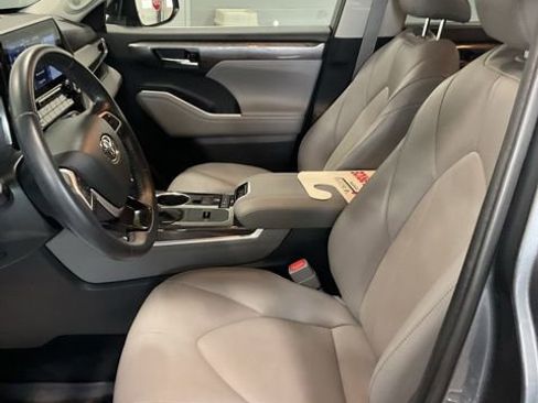 Used 2022 Toyota Highlander Limited AWD/4WD image 15
