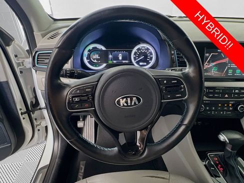 Certified 2017 Kia Niro Touring image 12