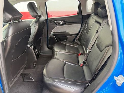 Used 2022 Jeep Compass Latitude w/ Sun and Sound Group AWD/4WD image 40