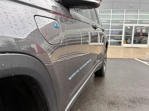 Used 2023 Jeep Grand Cherokee 4WD 4xe image 11