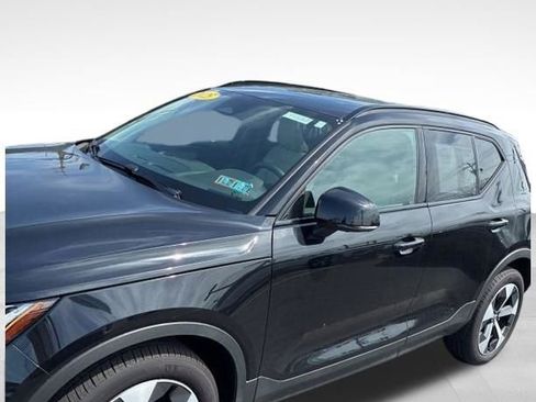 Used 2025 Volvo XC40 B5 Plus w/ Climate Package image 3