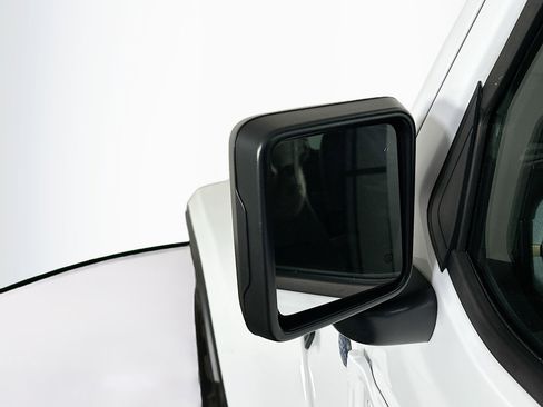 Used 2025 Jeep Wrangler Sahara image 16