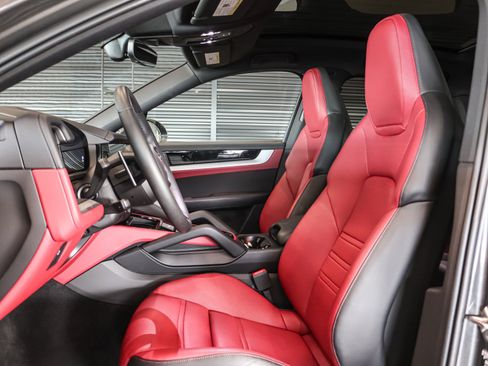 Certified 2026 Porsche Cayenne S AWD/4WD image 5