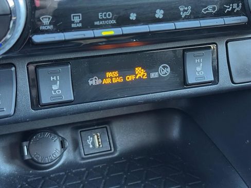 Used 2024 Toyota RAV4 SE image 23