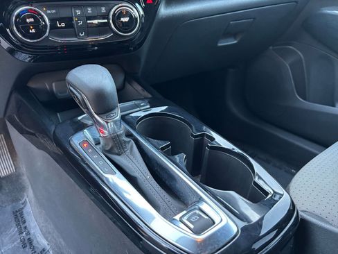 Used 2025 Chevrolet Trax LT image 40