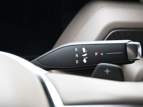 Used 2025 GMC Yukon Denali w/ Sun & Power Step Package image 28