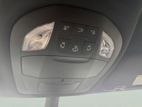 Used 2025 Chrysler Pacifica Select FWD image 29