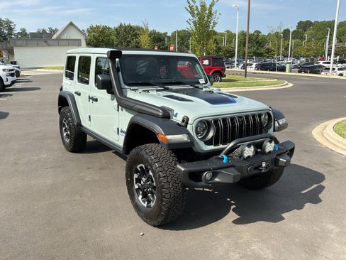 Used 2024 Jeep Wrangler Unlimited Rubicon 4xe w/ Capability Package AWD/4WD image 2