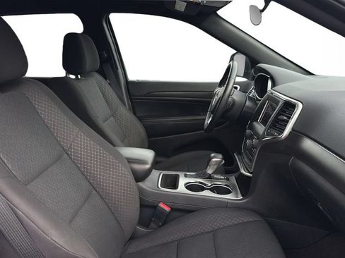 Used 2018 Jeep Grand Cherokee Laredo AWD/4WD image 11
