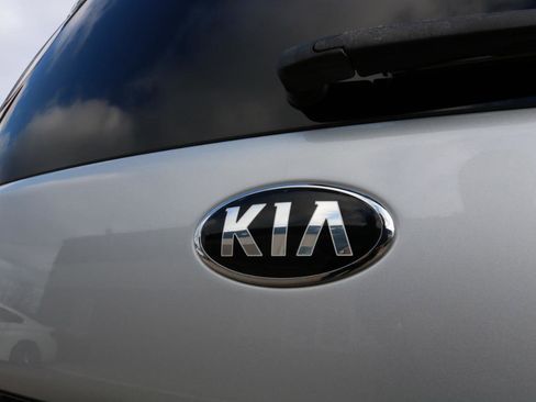 Used 2016 Kia Soul + image 14