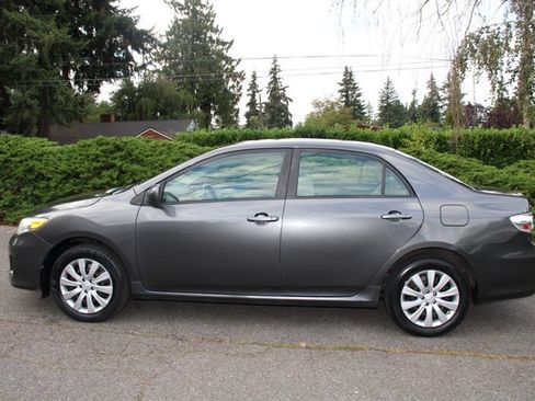 Used 2012 Toyota Corolla LE FWD image 12