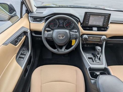 Used 2021 Toyota RAV4 LE FWD image 16