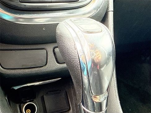 Used 2014 Buick Encore FWD image 18