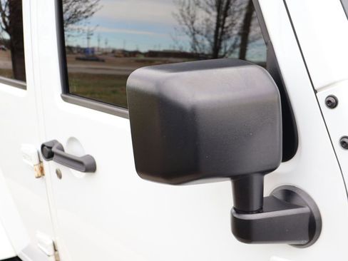 Used 2016 Jeep Wrangler Unlimited Sahara w/ Connectivity Group image 8