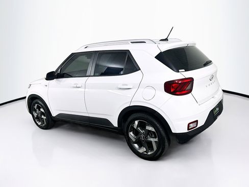 Used 2024 Hyundai Venue SEL image 5