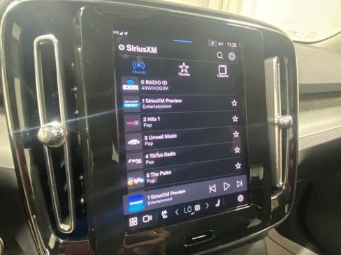 Certified 2025 Volvo XC40 B5 Plus image 21