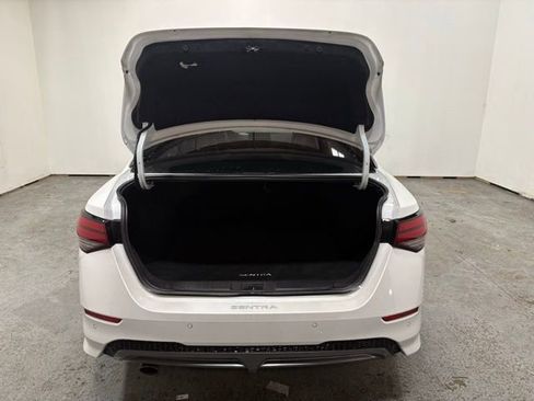 Used 2022 Nissan Sentra SR w/ SR Premium Package FWD image 9