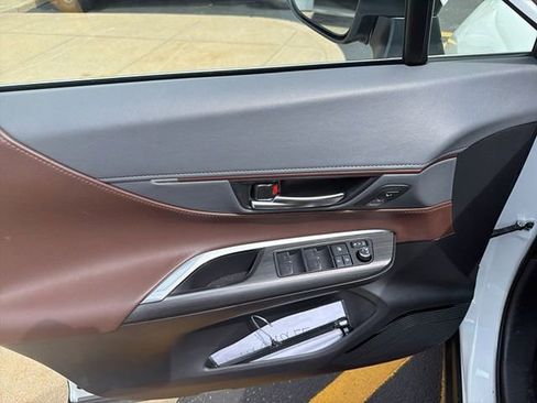 Certified 2024 Toyota Venza Limited image 12