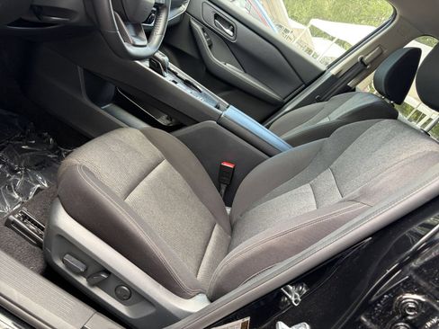 Used 2025 Nissan Rogue SV FWD image 32