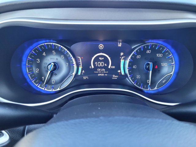 Used 2023 Chrysler Pacifica Touring-L FWD image 22