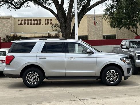Used 2024 Ford Expedition XLT AWD/4WD image 3