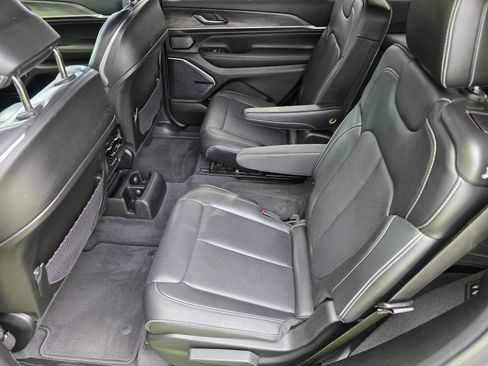 Used 2022 Jeep Grand Cherokee L Overland w/ Luxury Tech Group IV RWD image 14