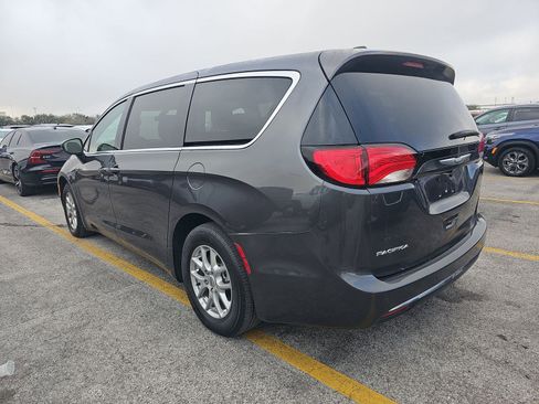 Used 2022 Chrysler Voyager LX image 6