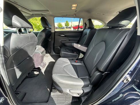 Used 2025 Toyota Highlander XLE AWD/4WD image 26